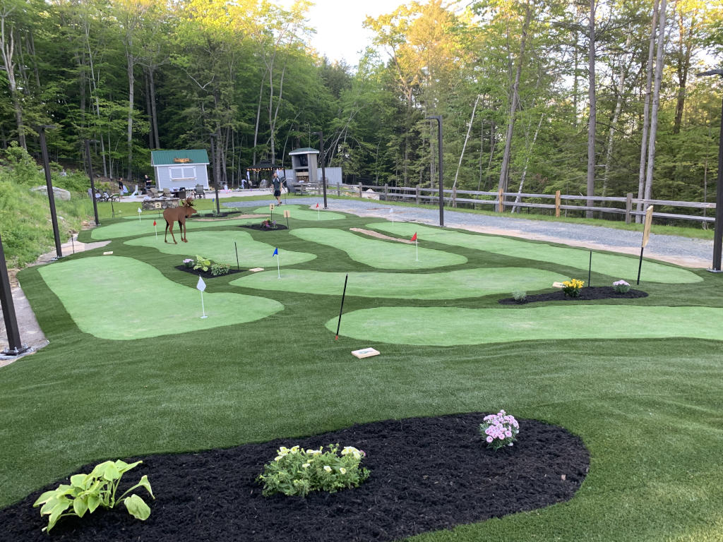 Use versitile settings for your Asheville mini golf course.